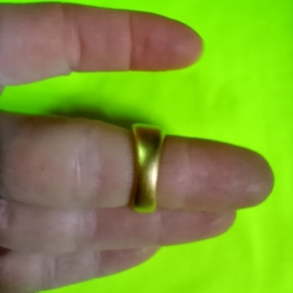 Goldtone decorative blue square matte finish Ring size 6.5 - Picture 3 of 4